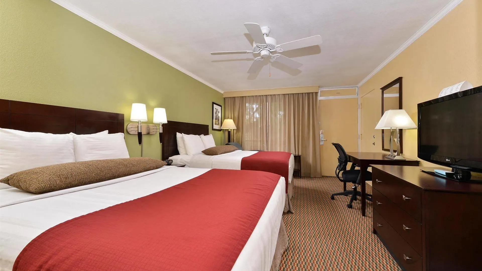 Best Western Plus Papago Inn & Resort Scottsdale 3*,
